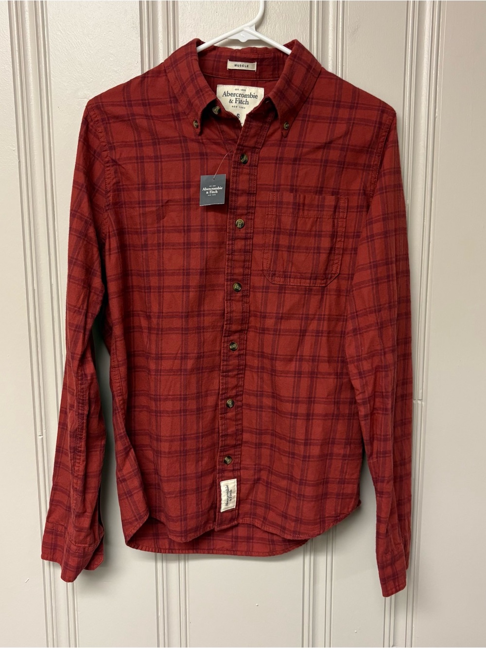 Abercrombie & Fitch Muscle Fit Red Plaid Button Down Shirt Men’s Small NWT